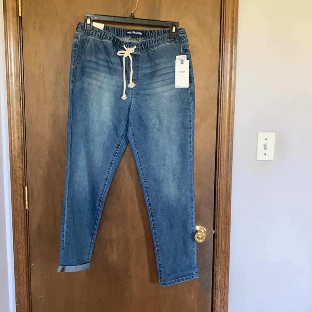 Wallflower pull on jean Tomboy fit size 11 jr